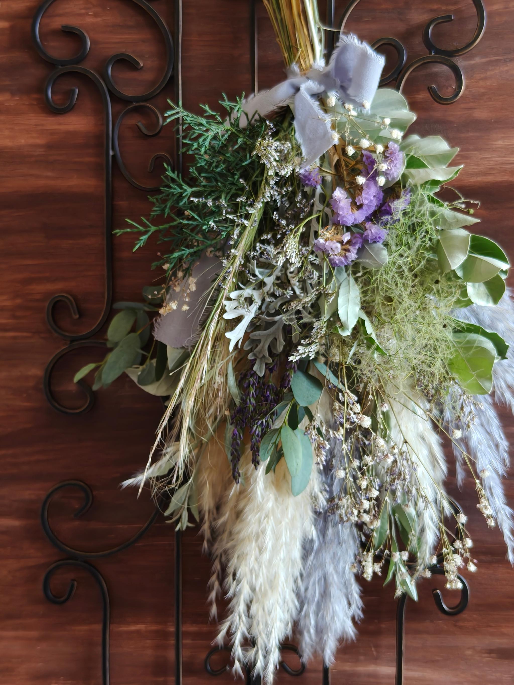 ラベンダーカラーのスワッグブーケ　インテリア　ドライフラワー　生花　ウェディングブーケ前撮り ユーカリ フランス | 14枚目